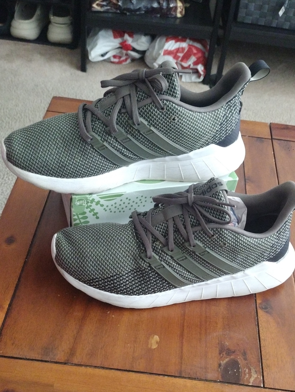 adidas Men's Adidas Questar Flow 'White Khaki' Running Sneakers  Size 11.5